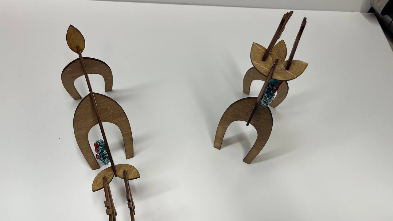 Wood Reindeer Decor β Standing & Grazing Reindeer with Wreath β Rustic Christmas Decoration