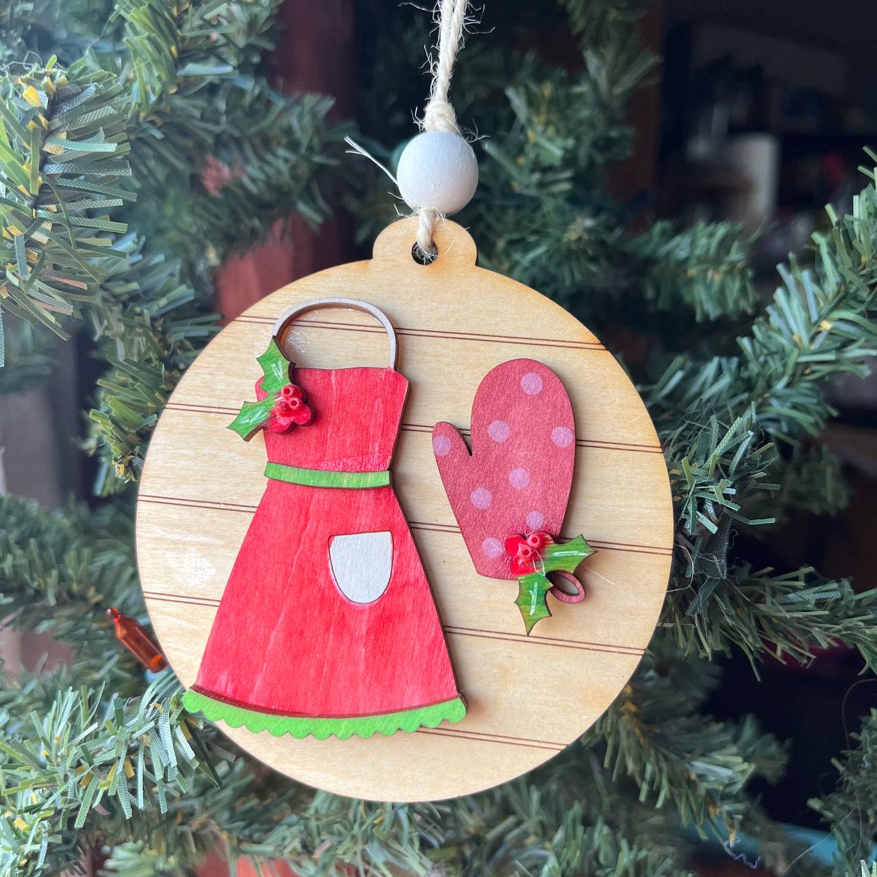 Apron & Oven Mitt Ornament – 3.25" Round Layered Wood Baking Christmas Tree Decor – Holiday Kitchen Ornament