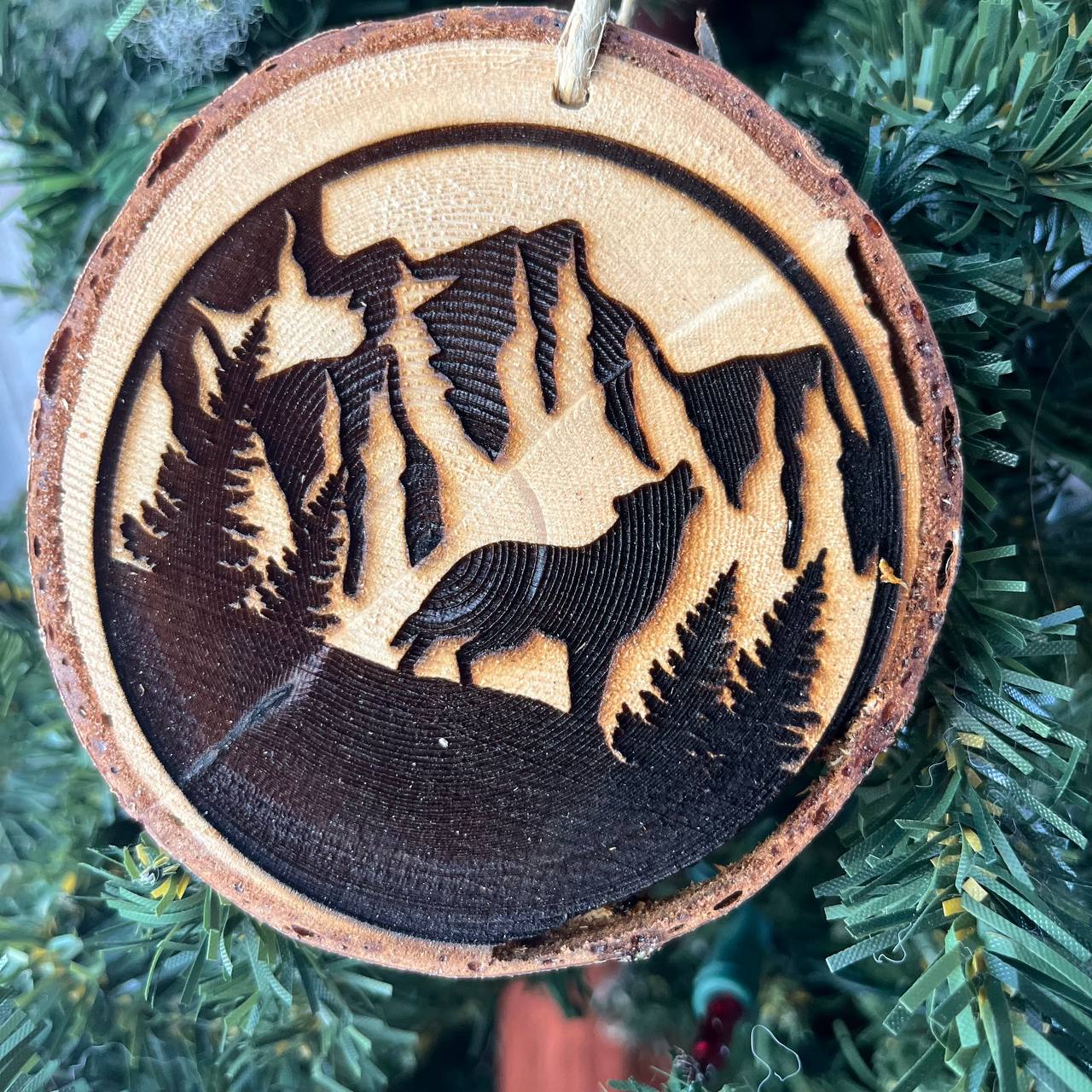 Howling Wolf Engraved Pine Wood Ornament – Rustic Wildlife Tree Slice Decor – Locally Sourced 3.25"-4" Round Nature Ornament