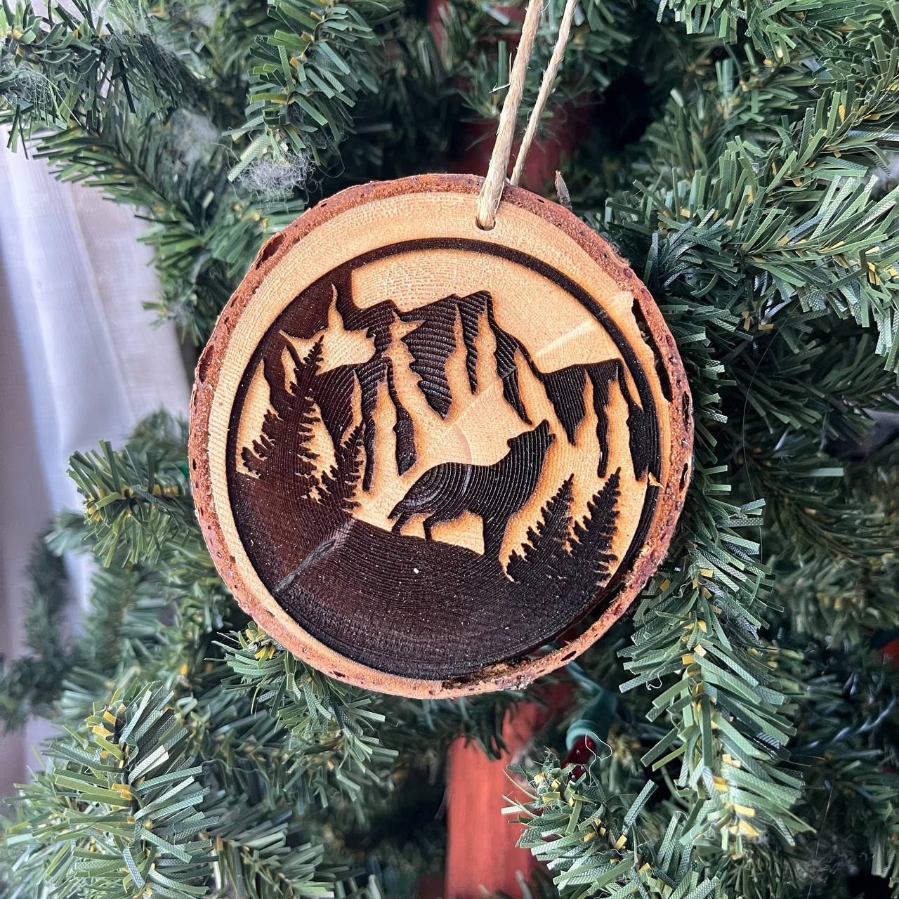 Howling Wolf Engraved Pine Wood Ornament – Rustic Wildlife Tree Slice Decor – Locally Sourced 3.25"-4" Round Nature Ornament