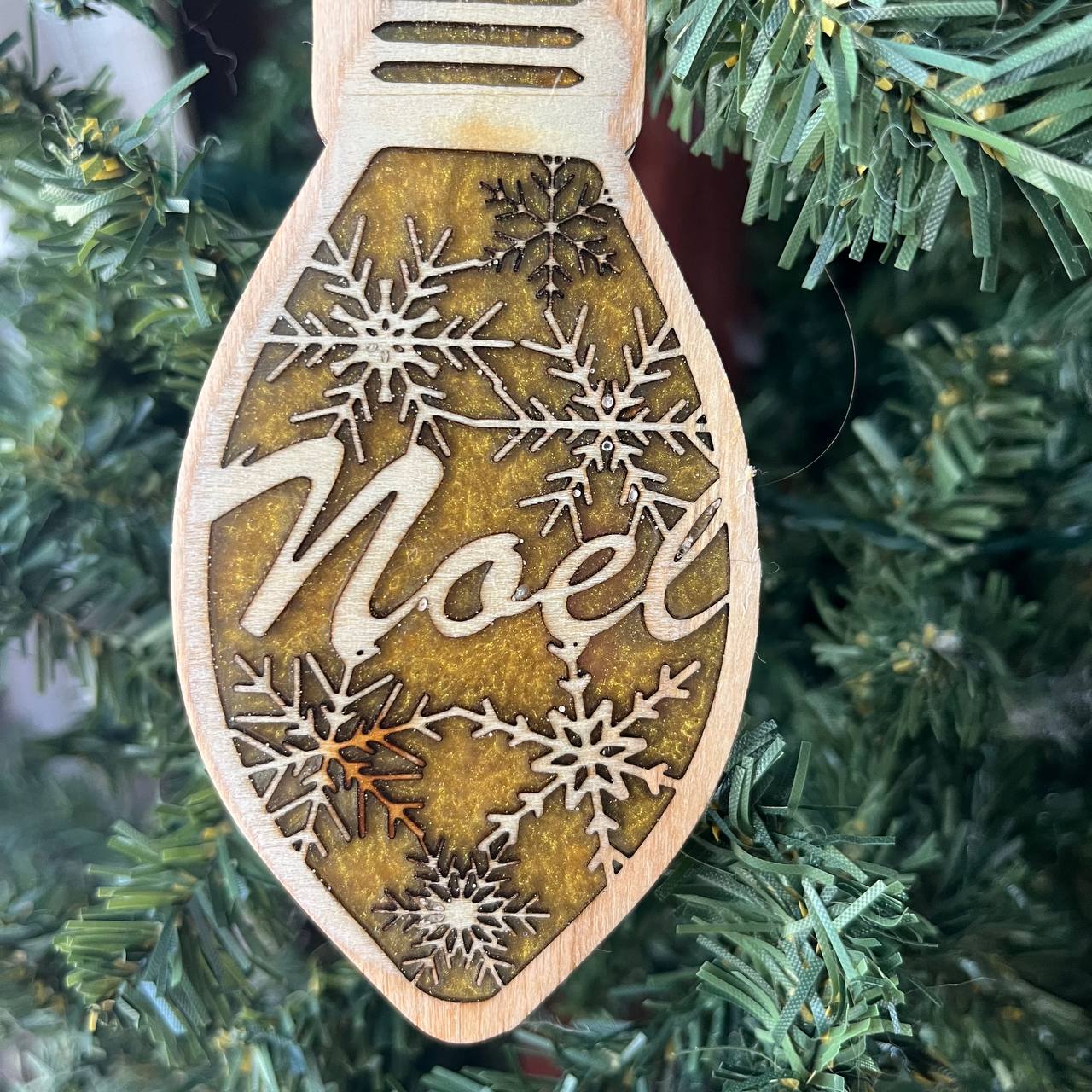 Wood & Resin Christmas Ornament Set – Bundle of 5 Holiday Light Bulbs | Peace, Rejoice, Noel, Feliz Navidad, Merry Christmas | Rustic Farmhouse Tree Decor