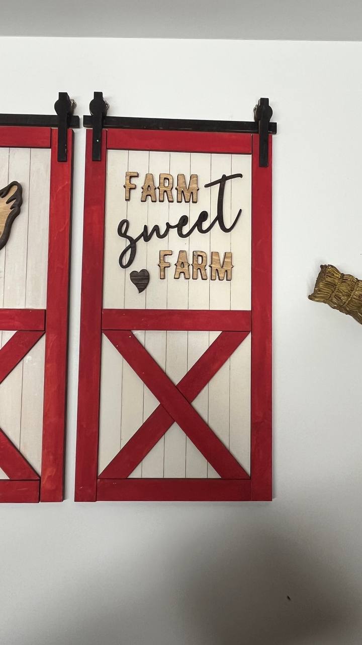 Rustic Barn Door "Farm Sweet Farm" Wooden Sign – Hand-Painted Farmhouse Wall Decor