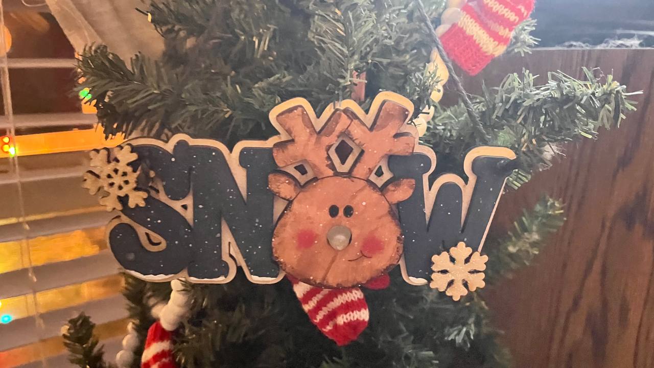 Snow Reindeer Ornament with Tealight Nose – 3D Layered Wood Christmas Tree Decor – Rustic Winter Holiday Hanging Decoration