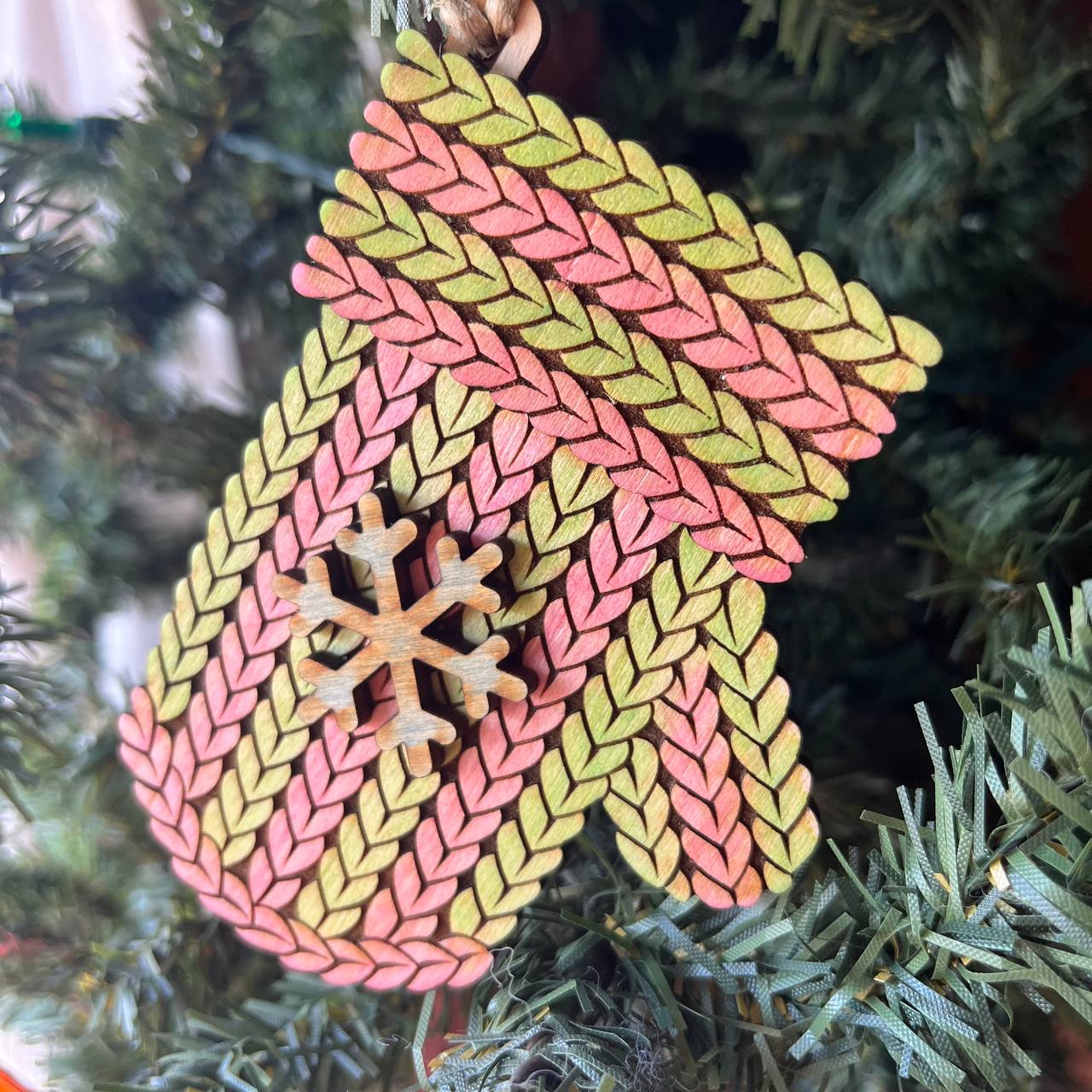 Knit Christmas Ornament Set – 4-Piece Rustic Wood Bundle (Hat, Sweater, Stocking & Mitten) – Cozy Farmhouse Holiday Tree Decor – Hand-Painted Wooden Ornaments
